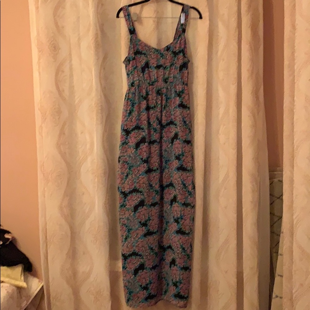 Cute floral maxi dress with pockets & rips on side